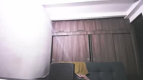 Juan Pablo-independent model online show from April 9, 2026, 7:36 am