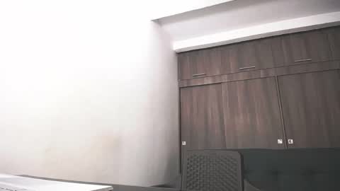 Juan Pablo-independent model online show from April 10, 2026, 8:19 am