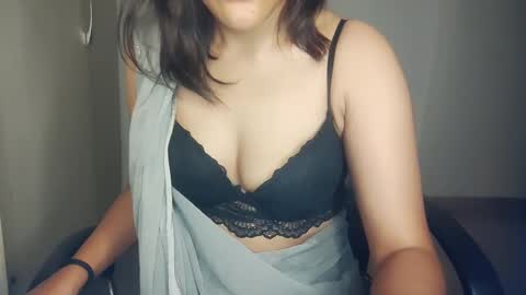 _shalini_0 online show from September 28, 2025, 4:01 pm