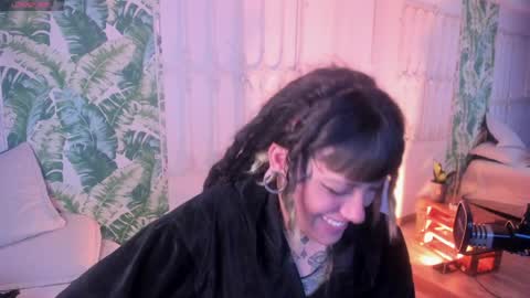 _sharlotte777 online show from April 8, 2026, 3:01 pm