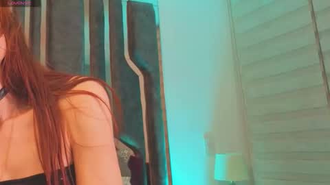 _silvia_vega_ online show from June 3, 2026, 2:33 pm