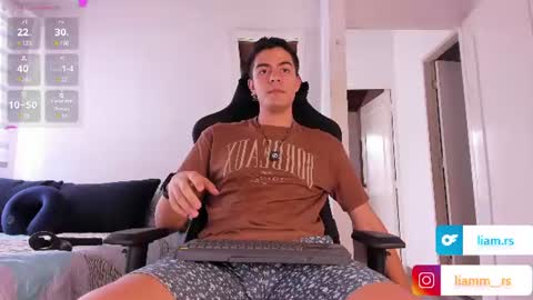 Snapshot of _simoonn_ chatting on June 23, 2026, 8:29 pm Liam modelo independiente online show from June 23, 2026, 8:29 pm