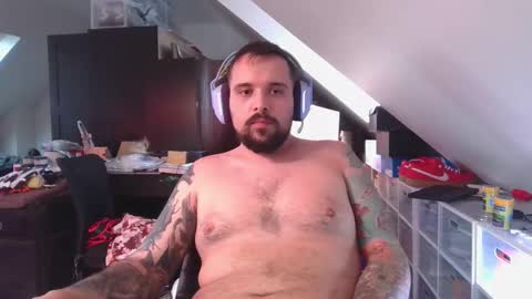 _smiley_bear27 online show from October 12, 2025, 5:17 am