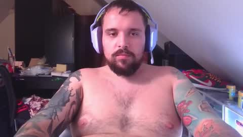 _smiley_bear27 online show from October 18, 2025, 8:37 am