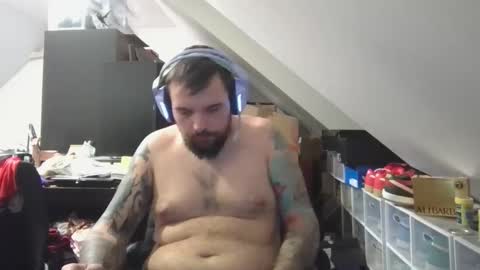 _smiley_bear27 online show from November 3, 2025, 10:16 am