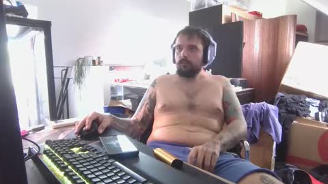 _smiley_bear27 online show from December 14, 2025, 12:16 am