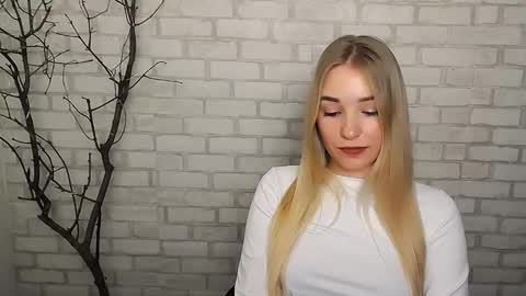 Snapshot of _snow_queen__ chatting on December 21, 2024, 10:39 am Rachel online show from December 21, 2024, 10:39 am