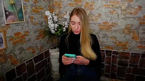 Snapshot of _snow_queen__ chatting on January 7, 2025, 9:07 am Rachel online show from January 7, 2025, 9:07 am