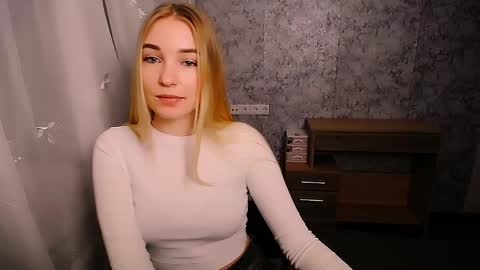 Snapshot of _snow_queen__ chatting on January 28, 2025, 10:02 am Rachel online show from January 28, 2025, 10:02 am