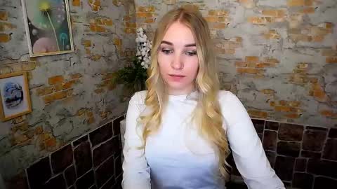 Snapshot of _snow_queen__ chatting on February 18, 2025, 5:21 pm Rachel online show from February 18, 2025, 5:21 pm