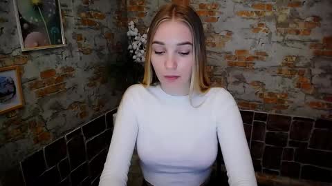 Snapshot of _snow_queen__ chatting on March 10, 2025, 5:07 pm Rachel online show from March 10, 2025, 5:07 pm