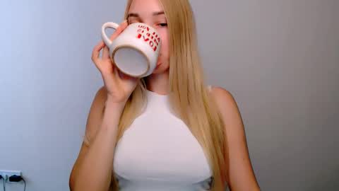 Snapshot of _snow_queen__ chatting on October 14, 2025, 7:20 am Rachel online show from October 14, 2025, 7:20 am