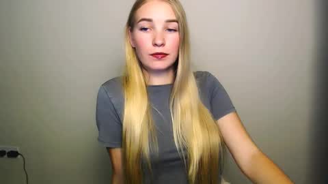 Snapshot of _snow_queen__ chatting on October 23, 2025, 7:45 pm Rachel online show from October 23, 2025, 7:45 pm