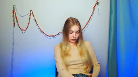 Snapshot of _snow_queen__ chatting on December 21, 2025, 2:46 pm Rachel online show from December 21, 2025, 2:46 pm