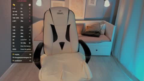 Snapshot of _sofi_spark chatting on December 14, 2024, 10:13 am Sofi Follow me online show from December 14, 2024, 10:13 am