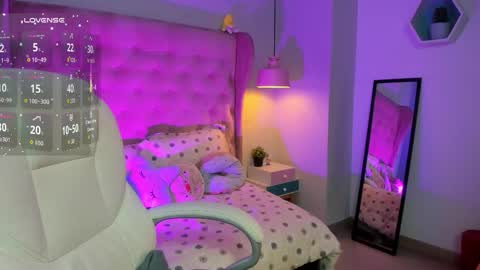 Sophie  online show from November 26, 2025, 10:55 pm