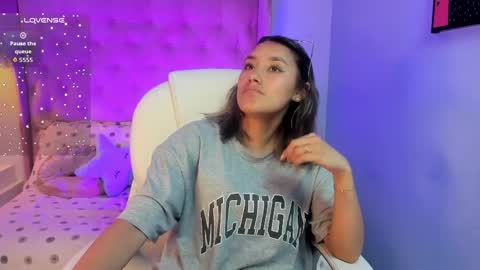 Sophie  online show from February 13, 2026, 9:33 pm