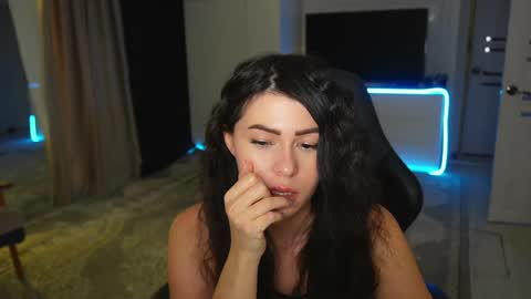 Sophy online show from February 2, 2025, 11:42 pm