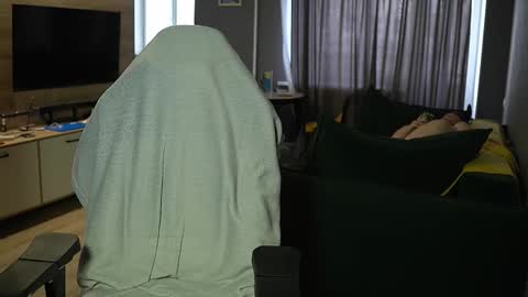 OLIVERpvt is open online show from February 25, 2026, 12:04 pm