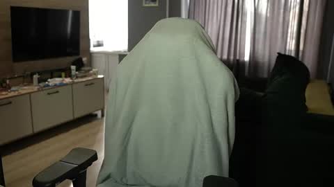 OLIVERpvt is open online show from March 31, 2026, 12:05 pm