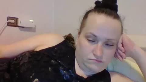 Snapshot of _squirty_pussyyy_ chatting on March 11, 2025, 10:20 pm Melisa online show from March 11, 2025, 10:20 pm