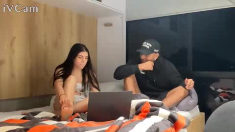 Snapshot of _stella_white chatting on December 1, 2025, 7:24 am _stella_white online show from December 1, 2025, 7:24 am