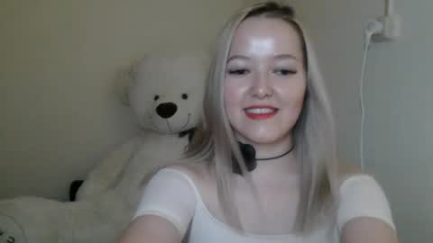 _sweet_smile_ online show from July 28, 2026, 8:01 pm