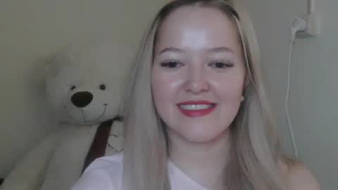 _sweet_smile_ online show from August 2, 2026, 12:09 am