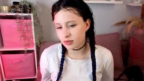 Snapshot of _sylvia_ chatting on June 11, 2026, 12:25 pm Sylvia online show from June 11, 2026, 12:25 pm