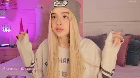 _tammarra_ online show from January 7, 2026, 12:40 pm