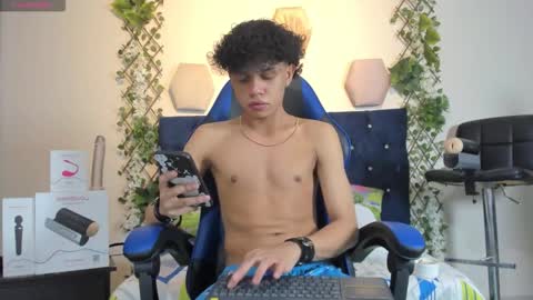 Snapshot of _taylor_black chatting on November 19, 2025, 8:20 pm Taylor online show from November 19, 2025, 8:20 pm