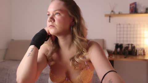 Snapshot of _teasecake_ chatting on January 20, 2025, 1:18 am Annie online show from January 20, 2025, 1:18 am