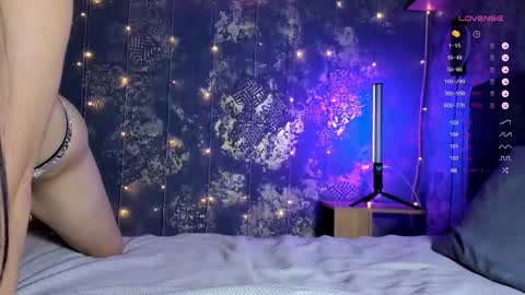 _thenightmoon_ online show from November 20, 2025, 1:55 pm