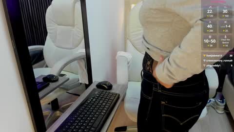 Snapshot of _tiffany_queen chatting on December 29, 2024, 12:30 am Stefania online show from December 29, 2024, 12:30 am