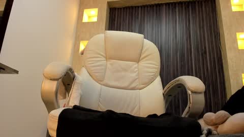 Snapshot of _tiffany_queen chatting on January 9, 2025, 5:54 pm Stefania online show from January 9, 2025, 5:54 pm