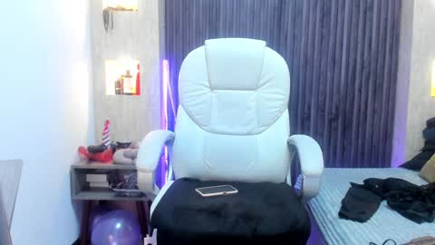 Snapshot of _tiffany_queen chatting on January 17, 2025, 9:17 pm Stefania online show from January 17, 2025, 9:17 pm