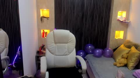 Snapshot of _tiffany_queen chatting on January 20, 2025, 3:28 pm Stefania online show from January 20, 2025, 3:28 pm