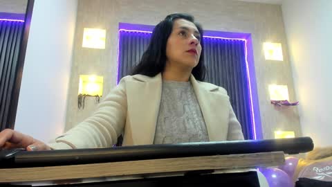 Snapshot of _tiffany_queen chatting on January 22, 2025, 2:35 pm Stefania online show from January 22, 2025, 2:35 pm