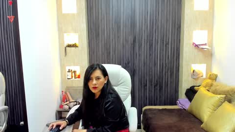 Snapshot of _tiffany_queen chatting on February 7, 2025, 4:03 pm Stefania online show from February 7, 2025, 4:03 pm