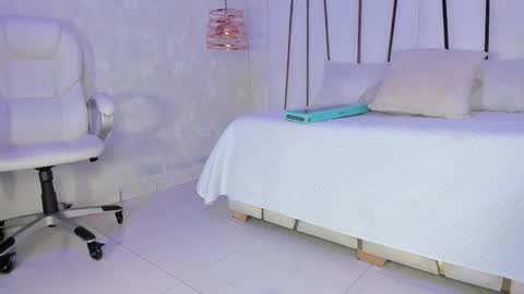 Rousse  online show from February 16, 2025, 7:05 pm