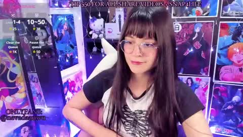 Snapshot of _urcutekitty chatting on January 28, 2025, 10:01 pm online show from January 28, 2025, 10:01 pm