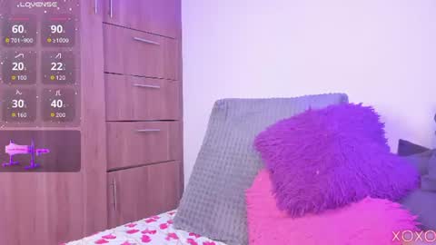 Snapshot of _urcutekitty chatting on June 12, 2026, 3:05 am online show from June 12, 2026, 3:05 am