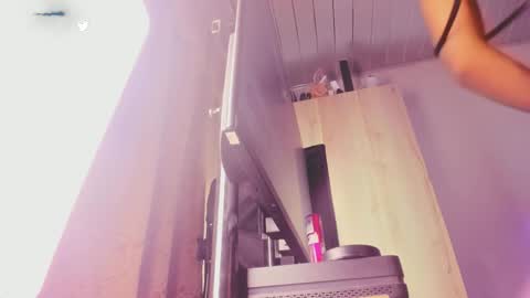 Snapshot of _valeriaa chatting on October 2, 2025, 5:03 am online show from October 2, 2025, 5:03 am