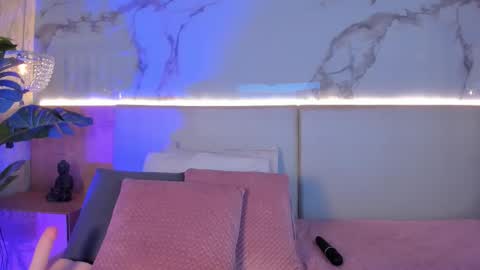 Snapshot of _valeryysmith_ chatting on November 24, 2025, 12:32 am Valery online show from November 24, 2025, 12:32 am