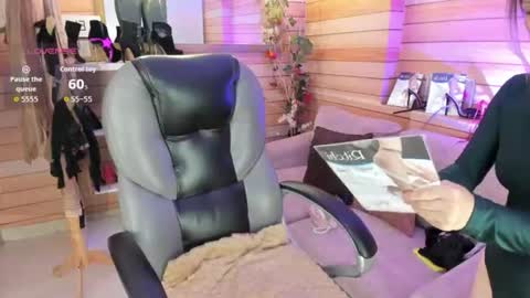 Snapshot of _victoria_collins chatting on July 5, 2026, 10:33 am Sol online show from July 5, 2026, 10:33 am