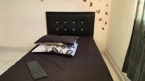 Snapshot of _victoriia_971 chatting on March 3, 2025, 12:05 pm _victoriia_971 online show from March 3, 2025, 12:05 pm