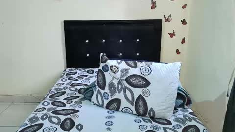 Snapshot of _victoriia_971 chatting on October 27, 2025, 1:59 pm _victoriia_971 online show from October 27, 2025, 1:59 pm