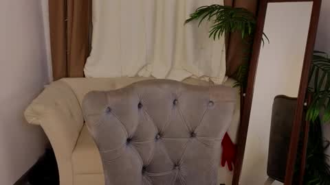 Snapshot of _violet_mills_ chatting on February 12, 2025, 8:40 pm Violet online show from February 12, 2025, 8:40 pm