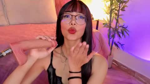 Snapshot of _viollettenoir_ chatting on February 17, 2026, 8:37 pm online show from February 17, 2026, 8:37 pm