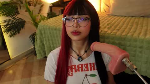 Snapshot of _viollettenoir_ chatting on March 3, 2026, 8:37 pm online show from March 3, 2026, 8:37 pm